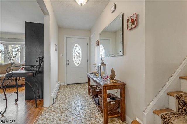 40 Catherine Ct, Cedar Grove Twp., NJ 07009