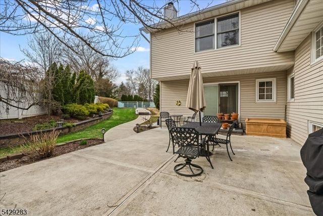 40 Catherine Ct, Cedar Grove Twp., NJ 07009