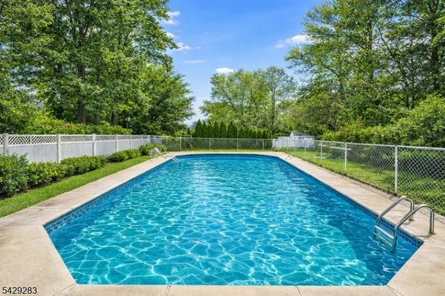 40 Catherine Ct, Cedar Grove Twp., NJ 07009