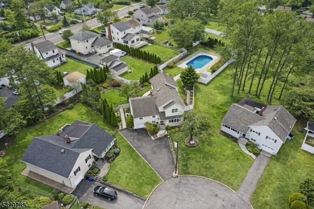 40 Catherine Ct, Cedar Grove Twp., NJ 07009