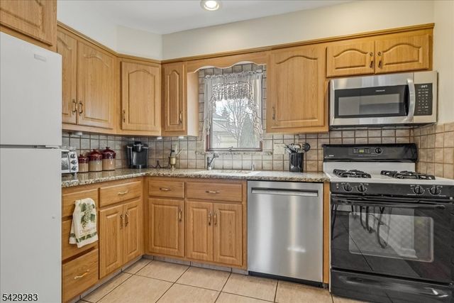 40 Catherine Ct, Cedar Grove Twp., NJ 07009