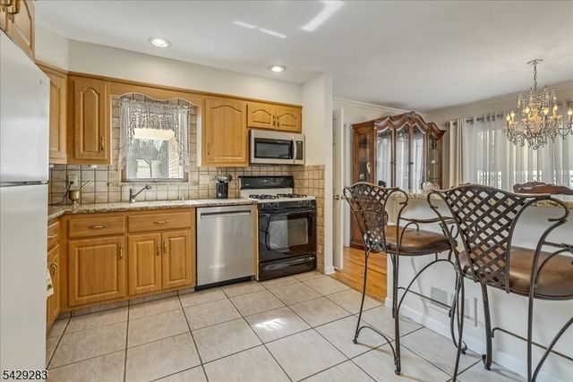 40 Catherine Ct, Cedar Grove Twp., NJ 07009