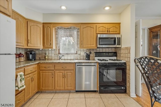 40 Catherine Ct, Cedar Grove Twp., NJ 07009