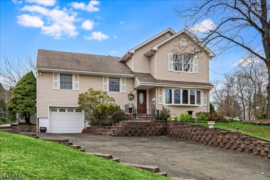 40 Catherine Ct, Cedar Grove Twp., NJ 07009