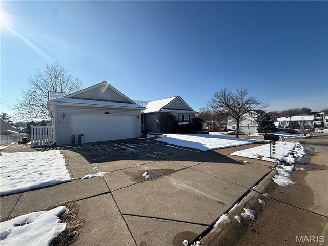 3550 Canyon Creek Drive, St Peters, MO 63303