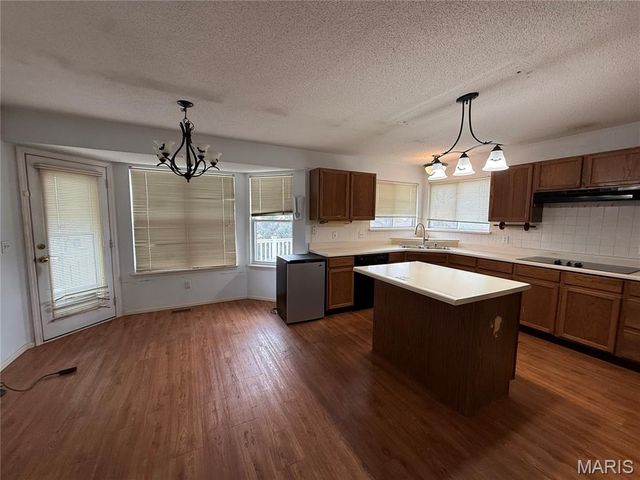 3550 Canyon Creek Drive, St Peters, MO 63303