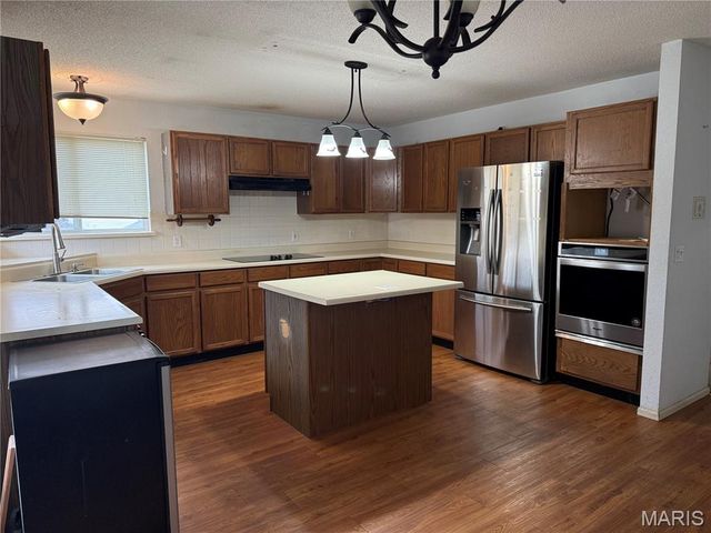 3550 Canyon Creek Drive, St Peters, MO 63303