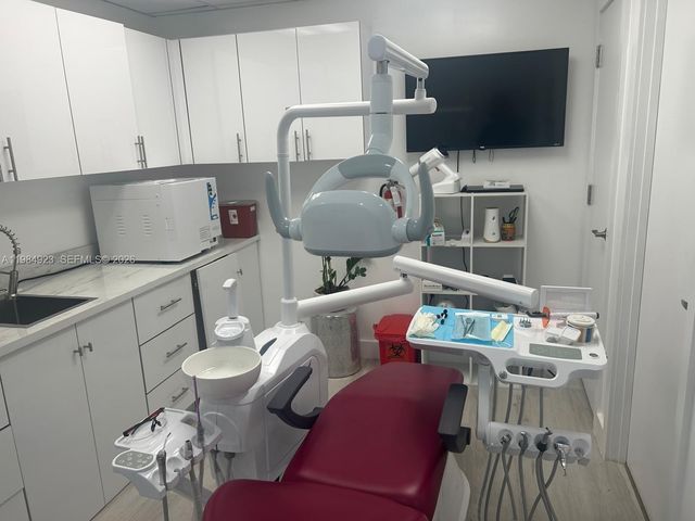 SW 7245 SW, South Miami, FL 33143