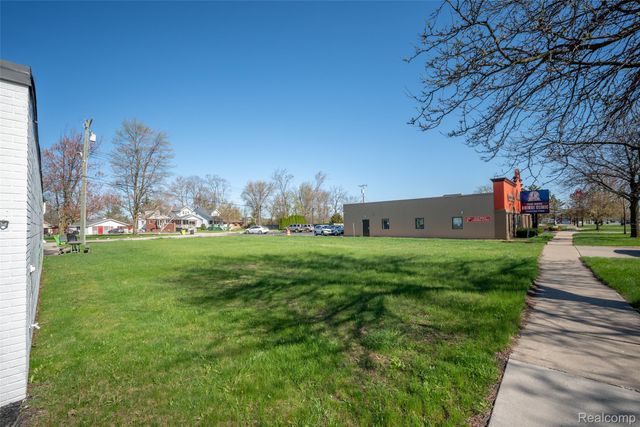 27200 TELEGRAPH, Flat Rock, MI 48134
