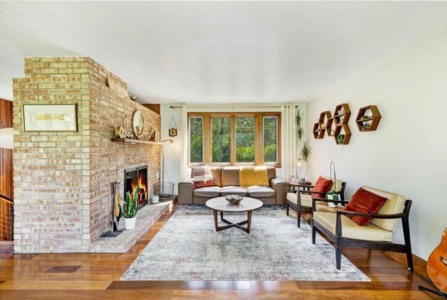 6465 N Santa Monica BOULEVARD, Fox Point, WI 53217