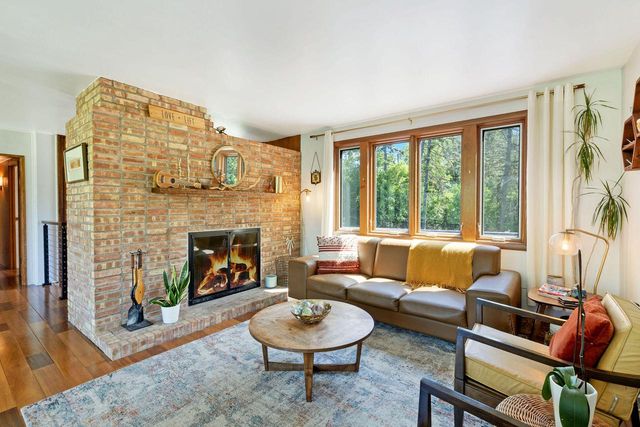 6465 N Santa Monica BOULEVARD, Fox Point, WI 53217
