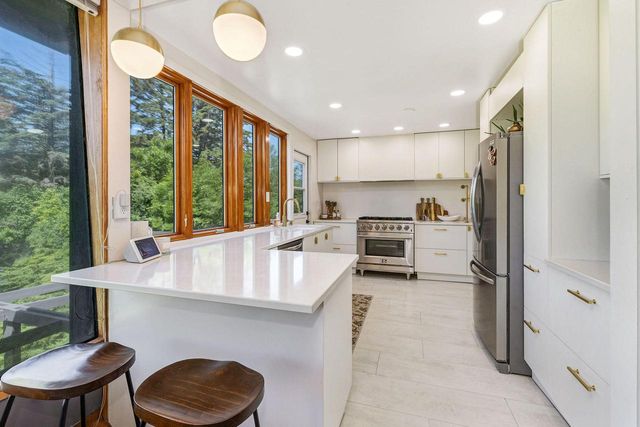6465 N Santa Monica BOULEVARD, Fox Point, WI 53217