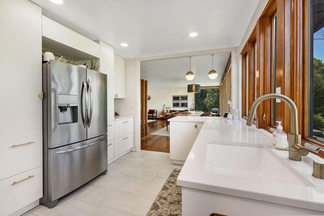 6465 N Santa Monica BOULEVARD, Fox Point, WI 53217