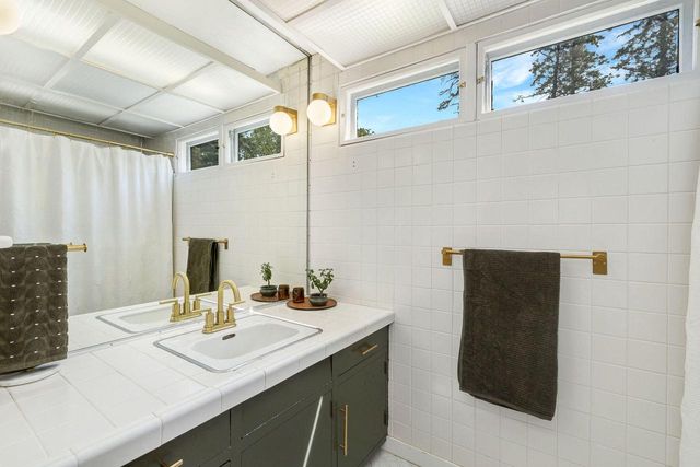 6465 N Santa Monica BOULEVARD, Fox Point, WI 53217