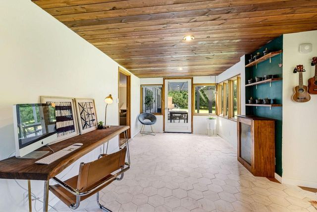 6465 N Santa Monica BOULEVARD, Fox Point, WI 53217