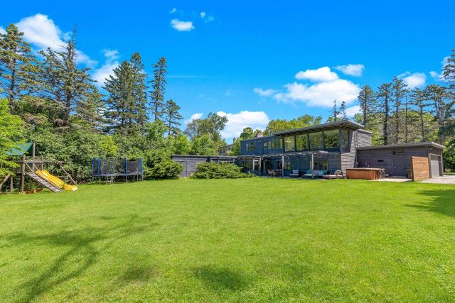 6465 N Santa Monica BOULEVARD, Fox Point, WI 53217