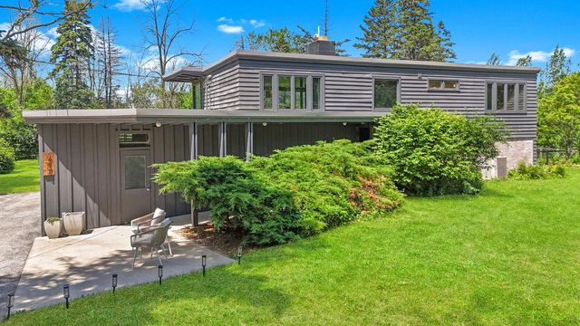 6465 N Santa Monica BOULEVARD, Fox Point, WI 53217