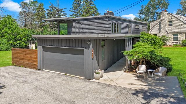 6465 N Santa Monica BOULEVARD, Fox Point, WI 53217