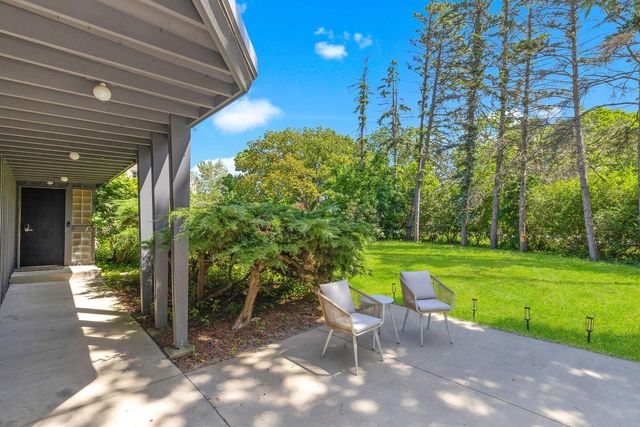 6465 N Santa Monica BOULEVARD, Fox Point, WI 53217