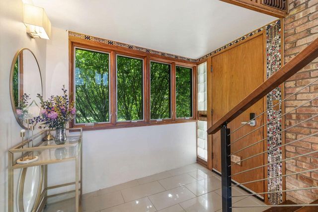6465 N Santa Monica BOULEVARD, Fox Point, WI 53217