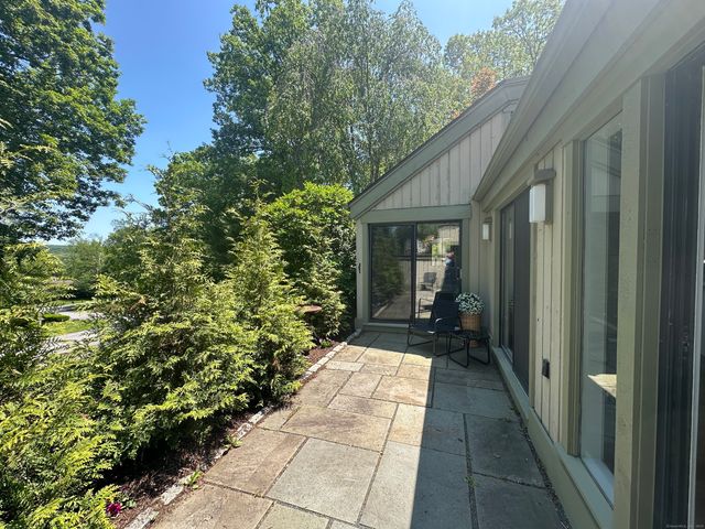 134 Heritage Village B, Southbury, CT 06488