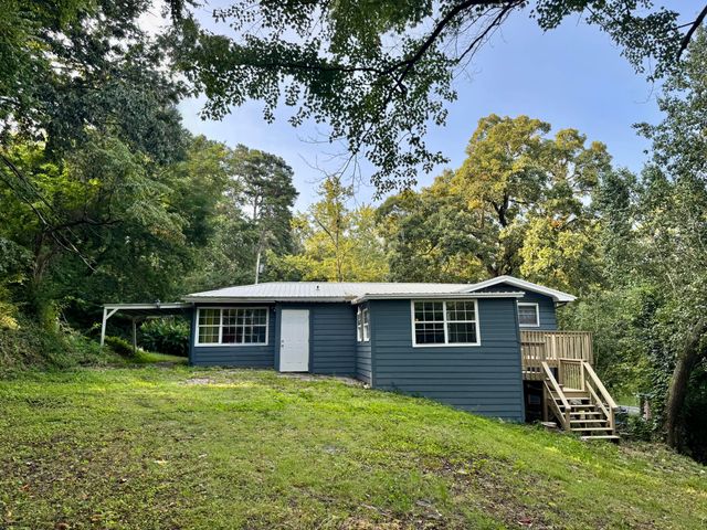 220 W Crest Road, Rossville, GA 30741