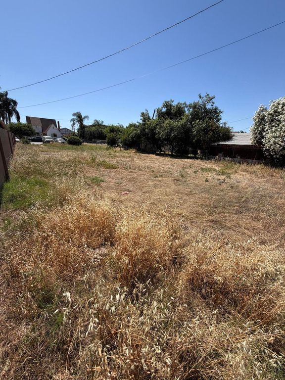 Image 6 of property listing at 19635 Balfour, Strathmore, CA 93267