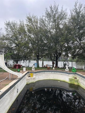 414 Buttonwood Drive, Texas City, TX 77591