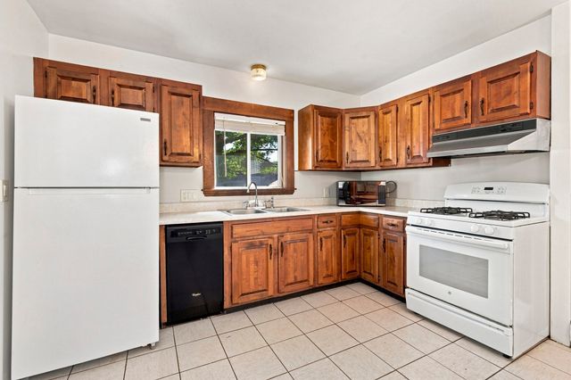 9 Gregg St, Beverly, MA 01915