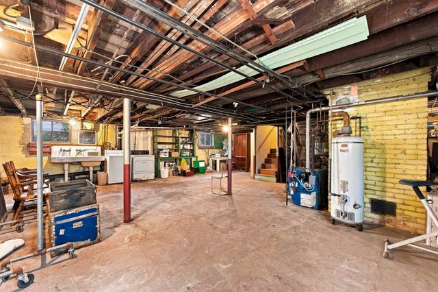 9 Gregg St, Beverly, MA 01915