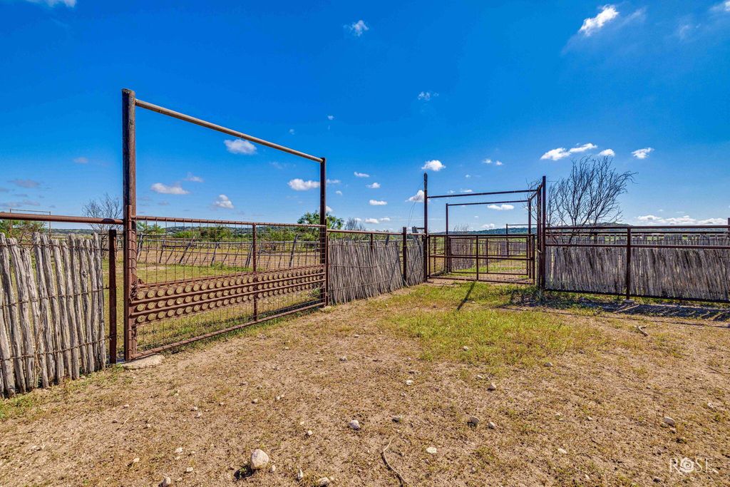 Image 11 of property listing at 10752 Scr 110, Sonora, TX 76950