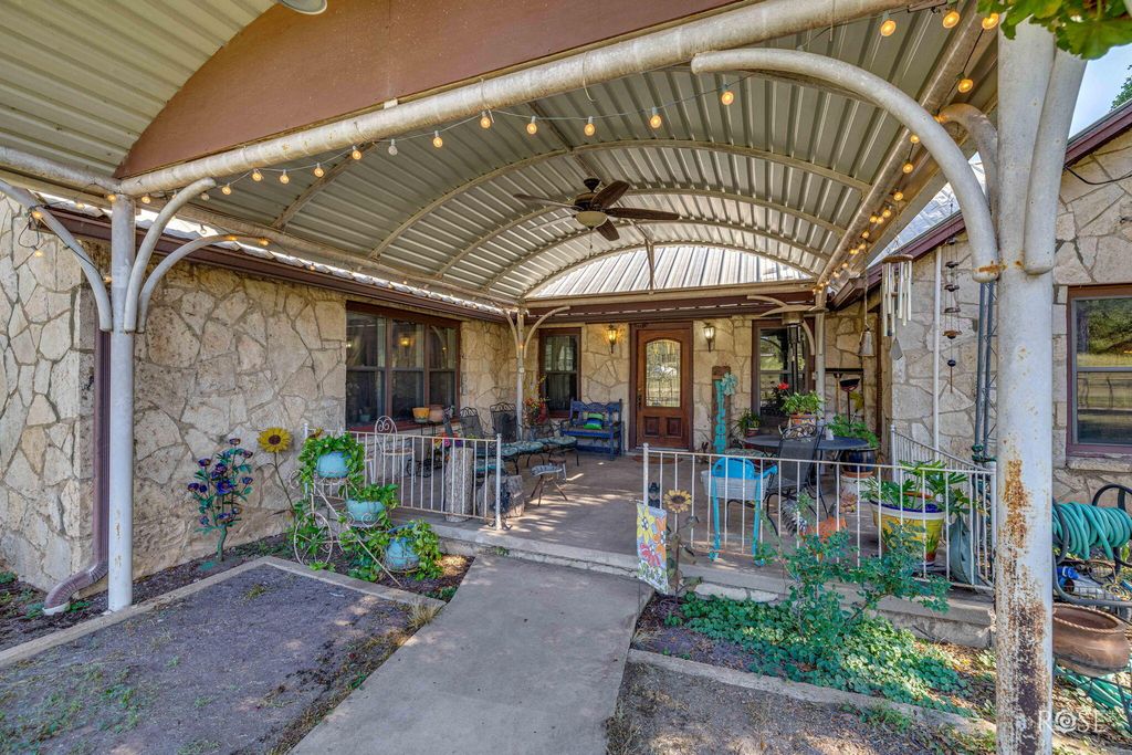 Image 3 of property listing at 10752 Scr 110, Sonora, TX 76950
