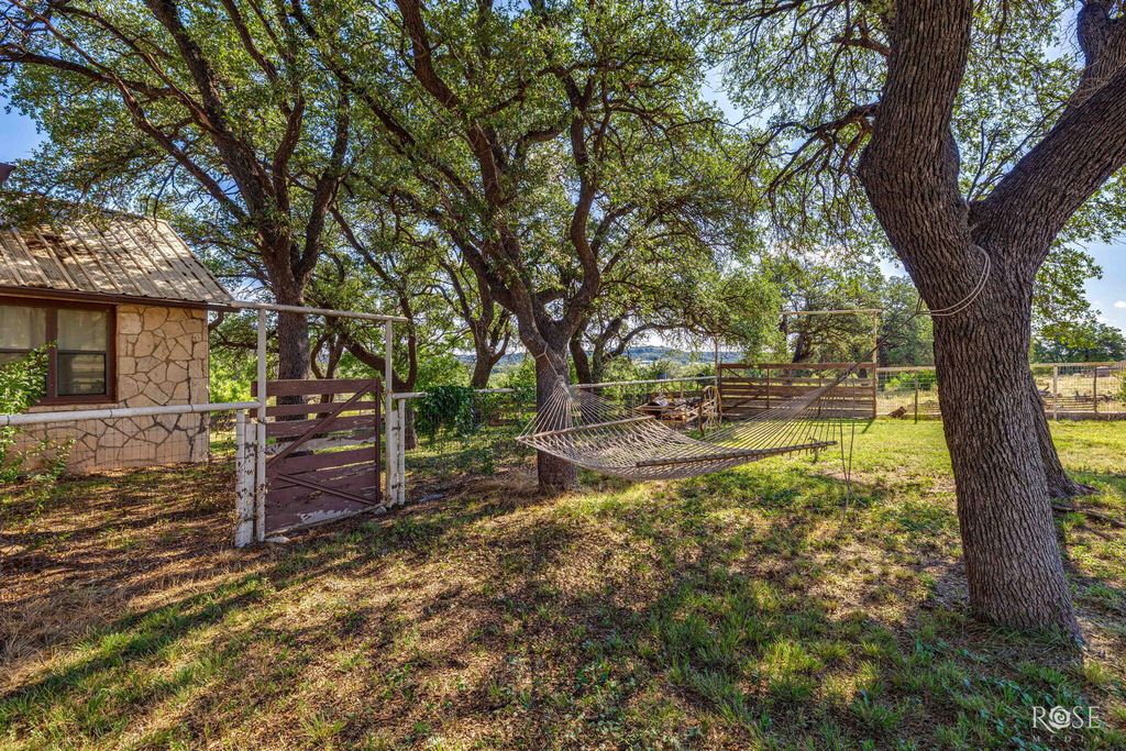 Image 4 of property listing at 10752 Scr 110, Sonora, TX 76950