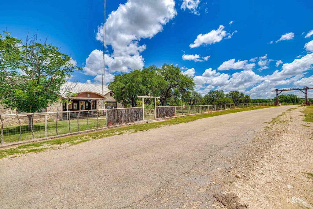 Image 5 of property listing at 10752 Scr 110, Sonora, TX 76950