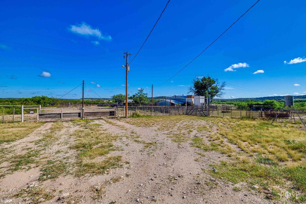 Image 6 of property listing at 10752 Scr 110, Sonora, TX 76950