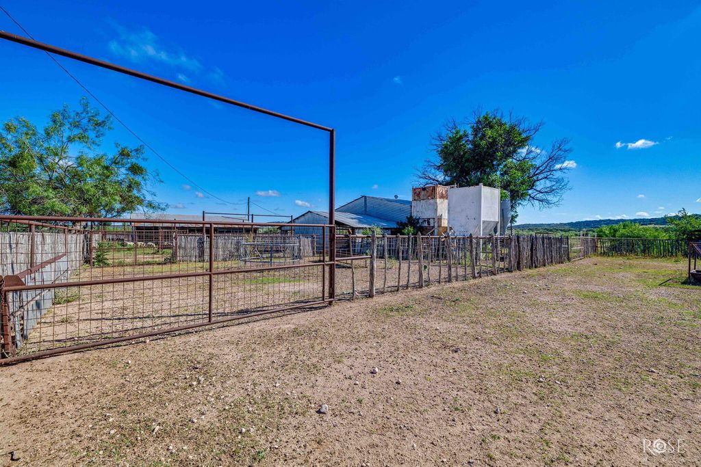 Image 7 of property listing at 10752 Scr 110, Sonora, TX 76950