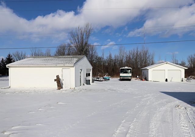 2242 W Lake Road, Vienna Twp, MI 48420