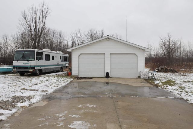 2242 W Lake Road, Vienna Twp, MI 48420