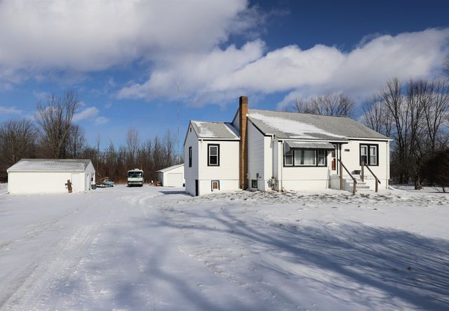 2242 W Lake Road, Vienna Twp, MI 48420