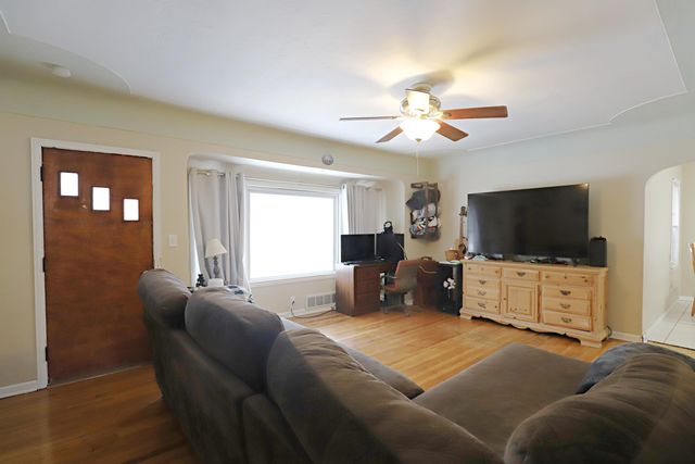 2242 W Lake Road, Vienna Twp, MI 48420