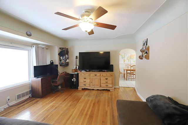 2242 W Lake Road, Vienna Twp, MI 48420