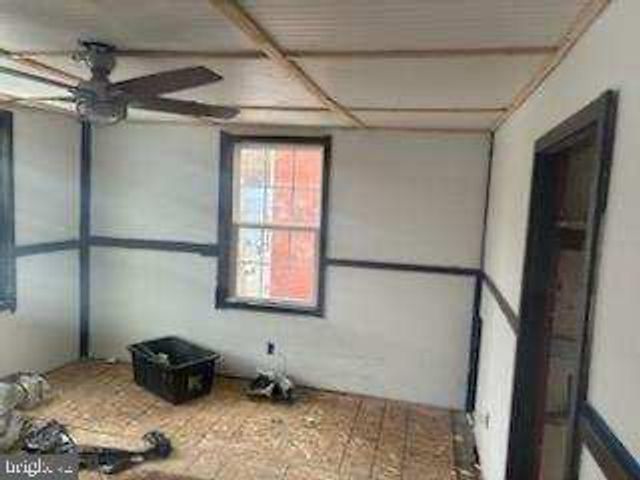 1101 W MARKET ST, Pottsville, PA 17901