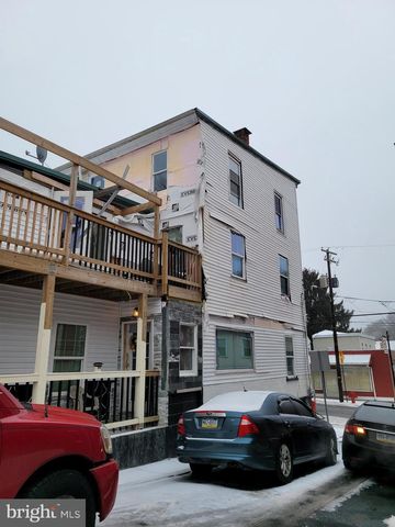 1101 W MARKET ST, Pottsville, PA 17901