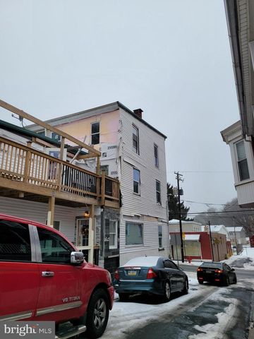 1101 W MARKET ST, Pottsville, PA 17901