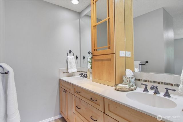 3821 S 250th Street, Kent, WA 98032