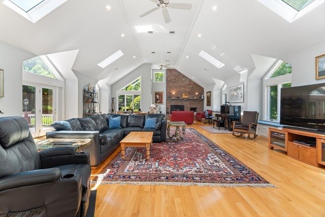 123 Farm Street, Dover, MA 02030