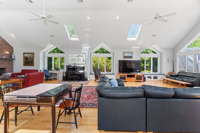 123 Farm Street, Dover, MA 02030
