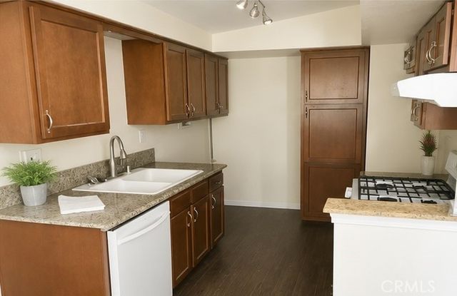 1609 Cedar, Santa Ana, CA 92707