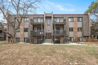 1484 Stonebridge Circle B2, Wheaton, IL 60189