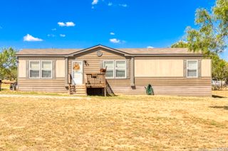 106 County Road 2662, Moore, TX 78057